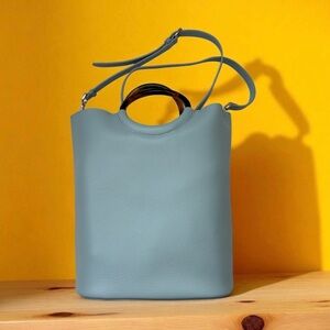 BR light blue tote shoulder bag